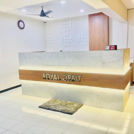Hotel Royal Orbit Rajkot Esterno foto