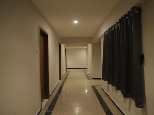Hotel Royal Orbit Rajkot Esterno foto